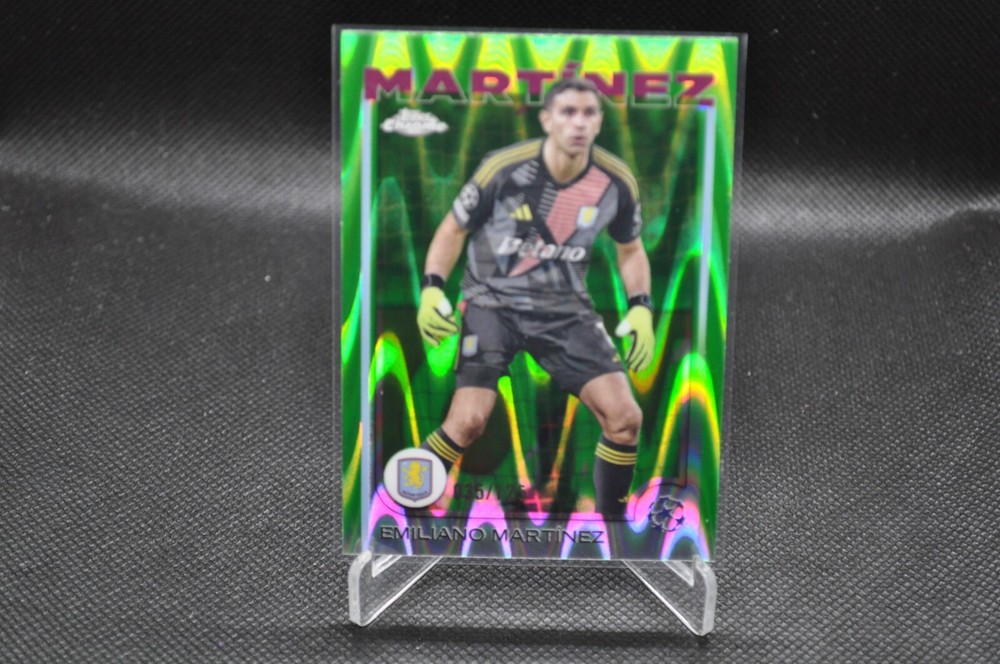 Emiliano Martinez 2024-25 Topps Chrome UCC #114 Neon Green RayWave Refractr /125