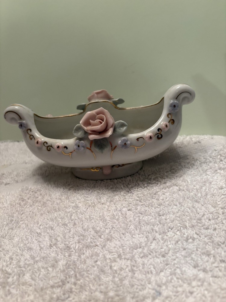 VTG Porcelain Gondola boat trinket dish.Delicate Porcelain Rose,Fl.& Gold Trim.