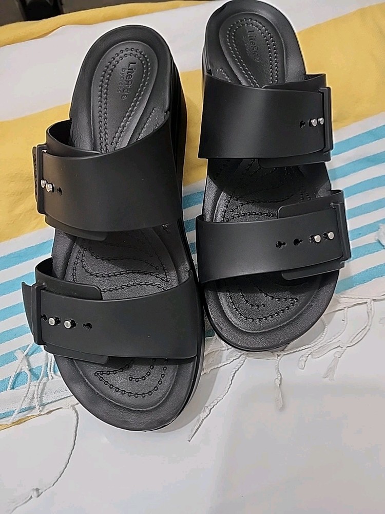 Crocs Womens Size 10 Wide Brooklyn Buckle Wedge Sandal in Black