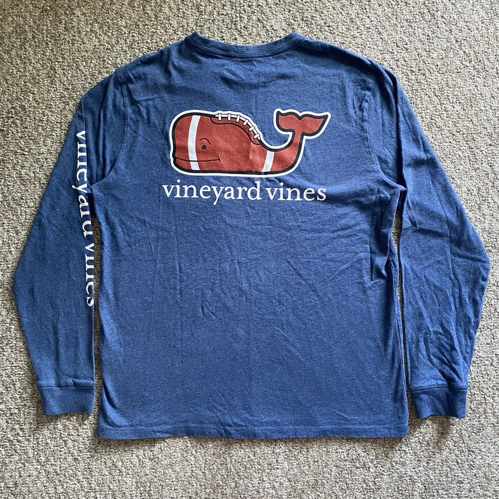 Vineyard Vines T Shirt Mens Medium M Football Whale Logo Long Sleeve Pocket Blue