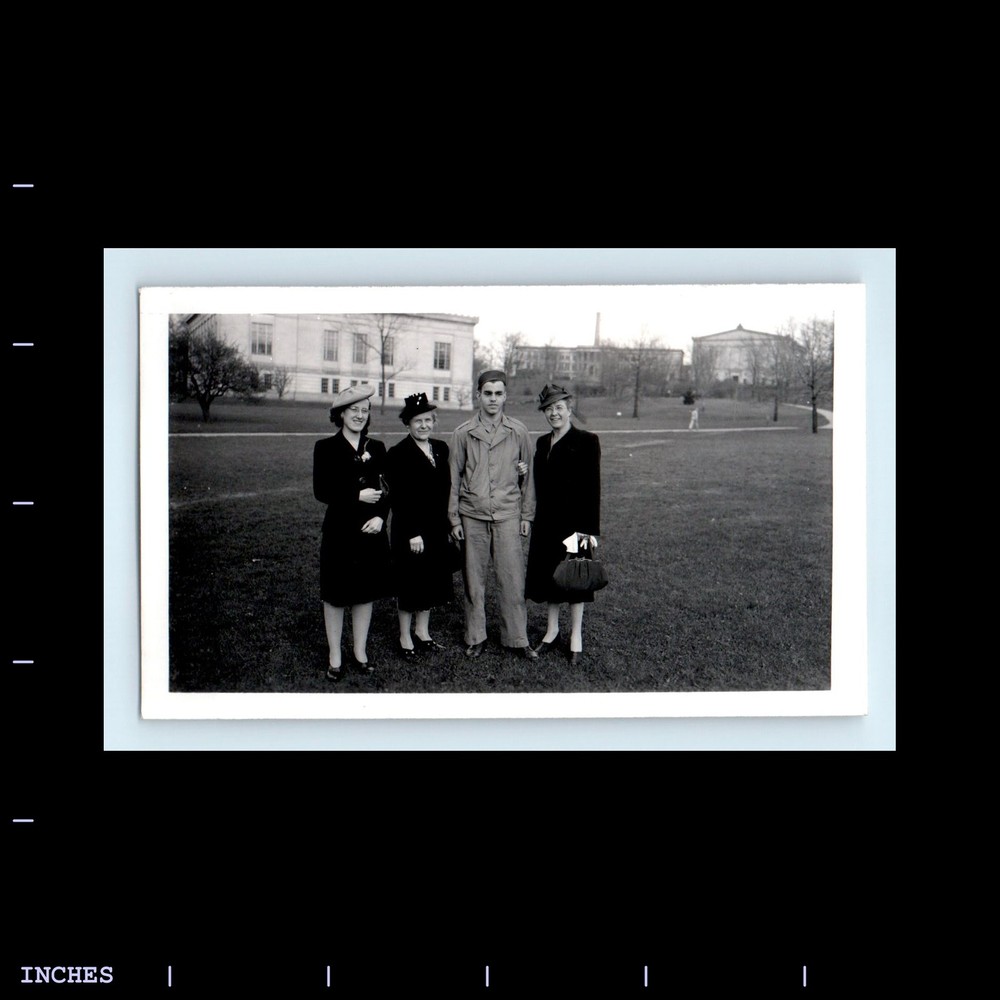 Old Vintage Photo MAN WOMEN OUTSIDE IN PARK 1943
