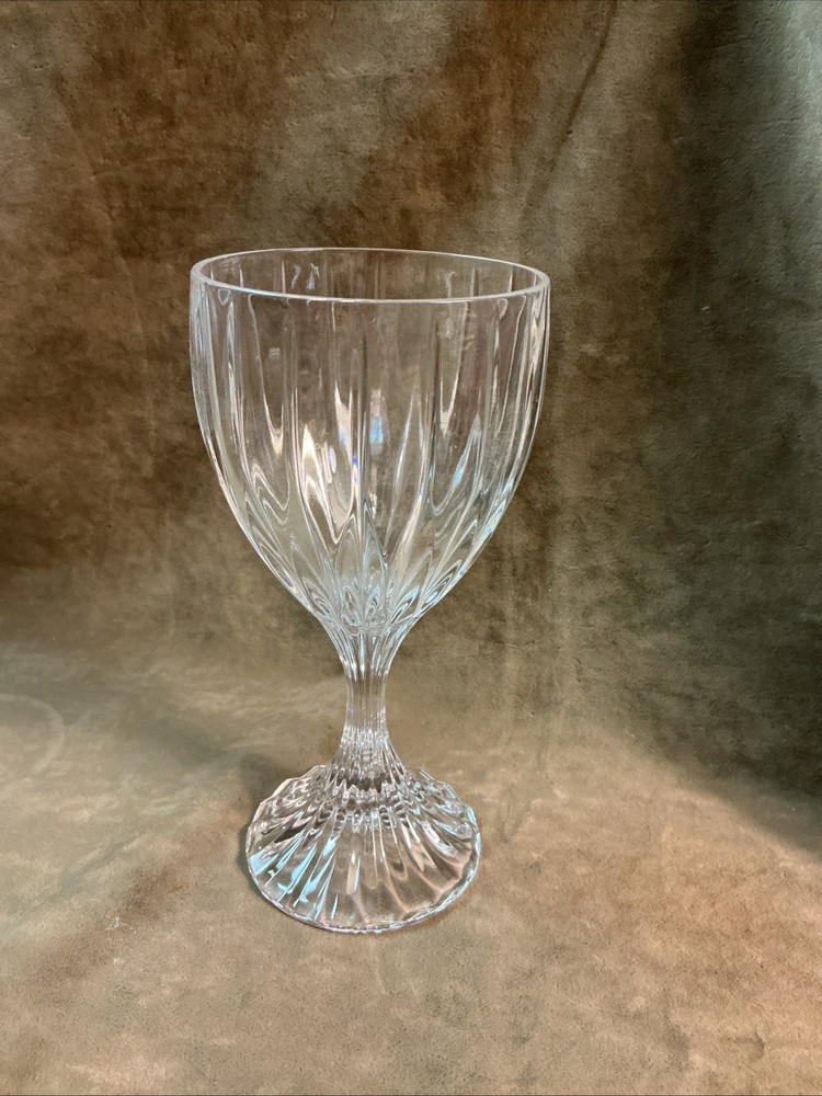 Vintage Mikasa glass/crystal water/wine goblet park Lane pattern 6-3;4” Tall