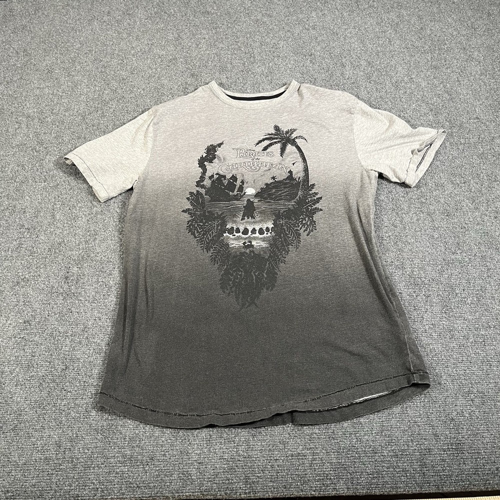 Pirates of the Caribbean Gray Tshirt Medium Y2K Disney Parks Johnny Depp