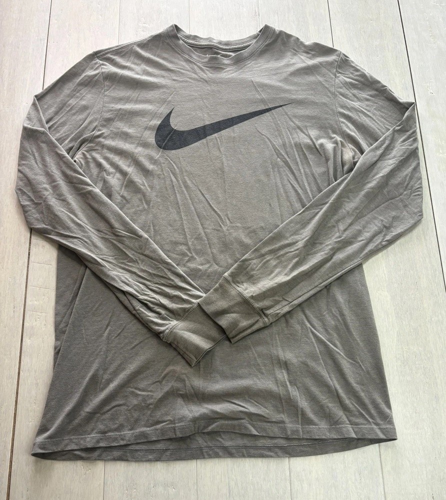 The Nike Tee  Swoosh Long Sleeve Black Graphic T-Shirt Size L