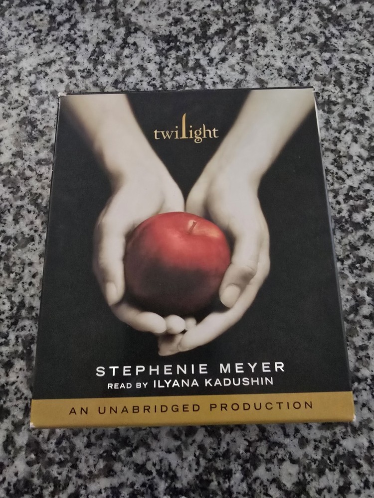 Twilight by Stephenie Meyer Audiobook Unabridged Audio CD Narrated by Ilyana Ka…