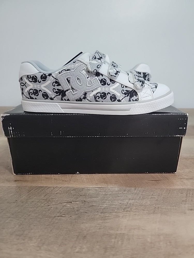 DC Women's Chelsea V Sneaker Size 9W Model# 301751 Hook & Loop NIB