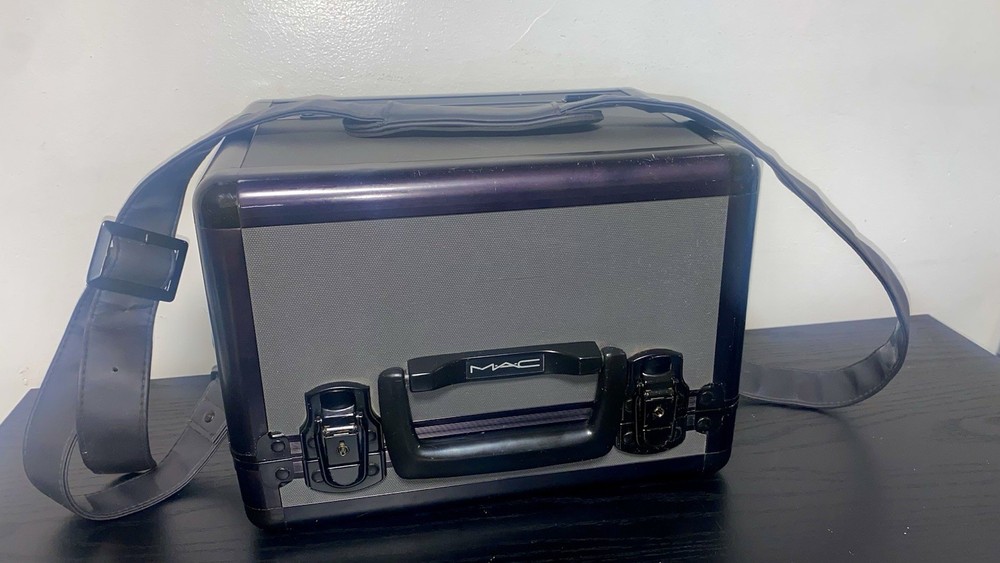 Mac Cosmetics Professional Makeup Artist 4 Tiered Train Black Case/Vintage 90s