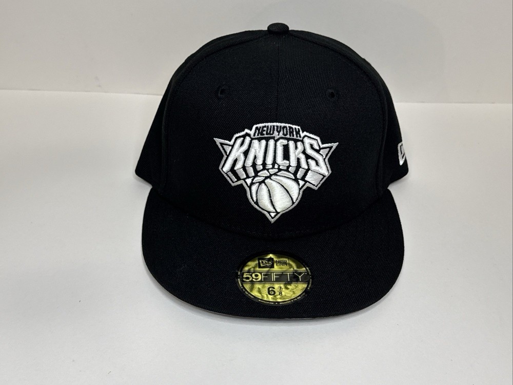 Men's New Era Black New York Knicks Black & White Logo 59FIFTY Fitted Hat