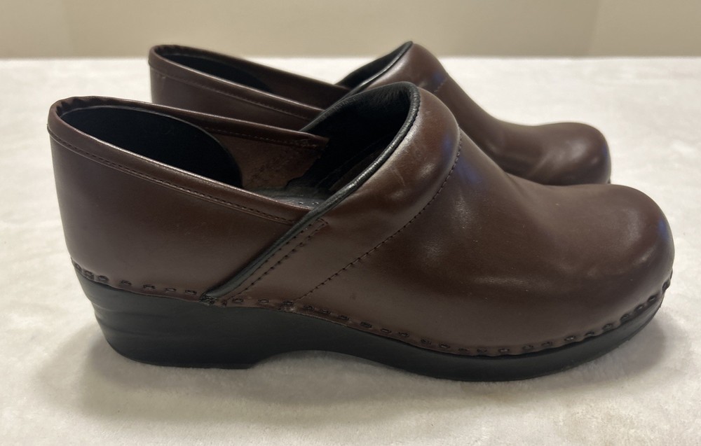 LL Bean Women’s Shoes Size 8 M Brown Leather Slip-On Clogs Brazil Work Nursing