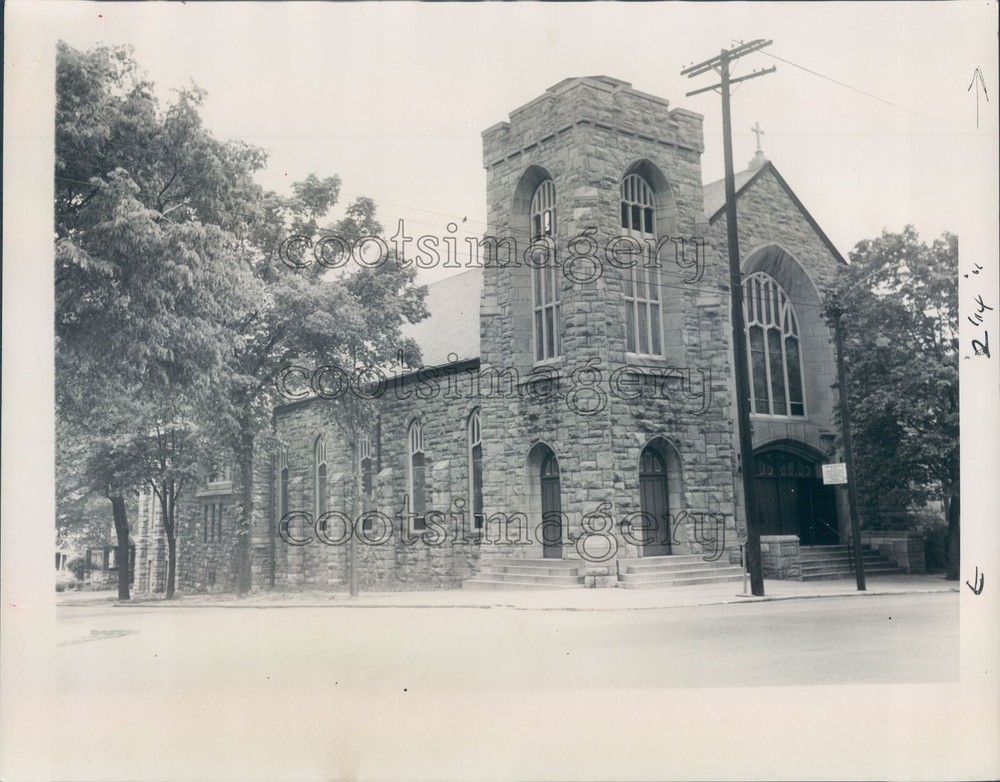 Press Photo Holy Cross Church Stone Building Kansas City