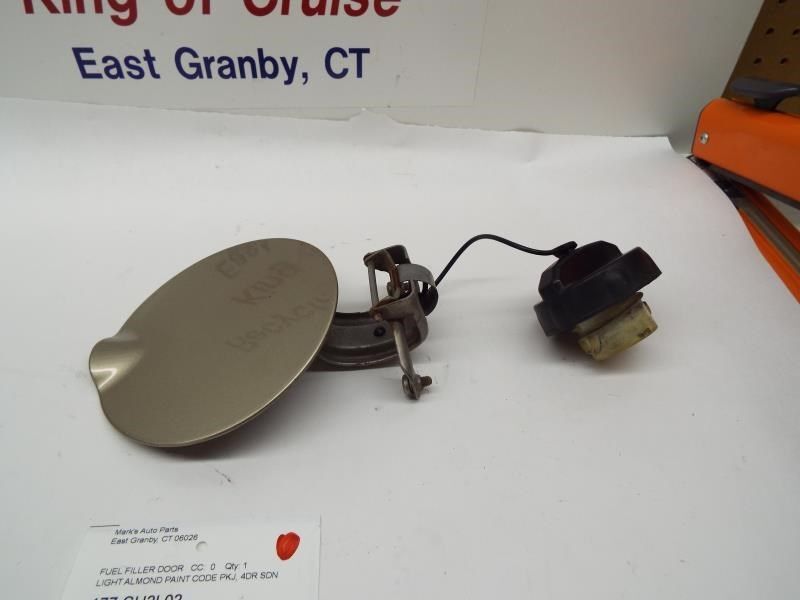 02 STRATUS FUEL FILLER DOOR 121365