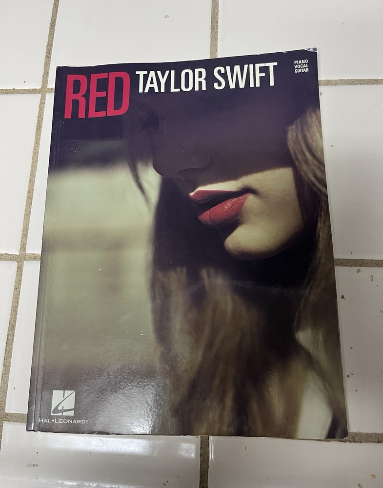 Taylor Swift Red Sheet Music Songbook - Piano/Vocal/Guitar, Hal Leonard 00114951