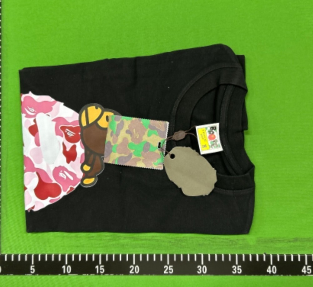 A Bathing Ape BAPE Men’s Black Graphic Print Crew Neck T-Shirt Regular M