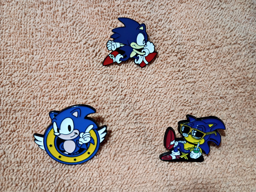 Brand New! 3pc SONIC THE HEDGEHOG PIN SET--Metal Enamel Brooch Lapel Badge Pins
