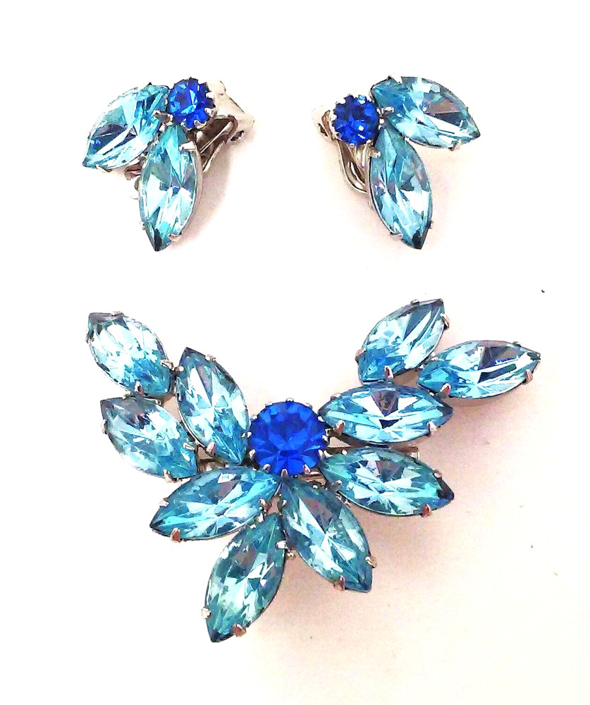 Vtg Blue Rhinestone Floral Silver Tone Brooch Pin & Bee Clip Earring Set w/ Box