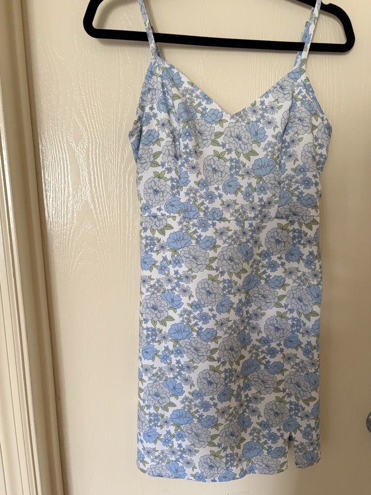 Hollister White/Blue Floral Smocked Sundress Lined Adjustable Straps Size Medium
