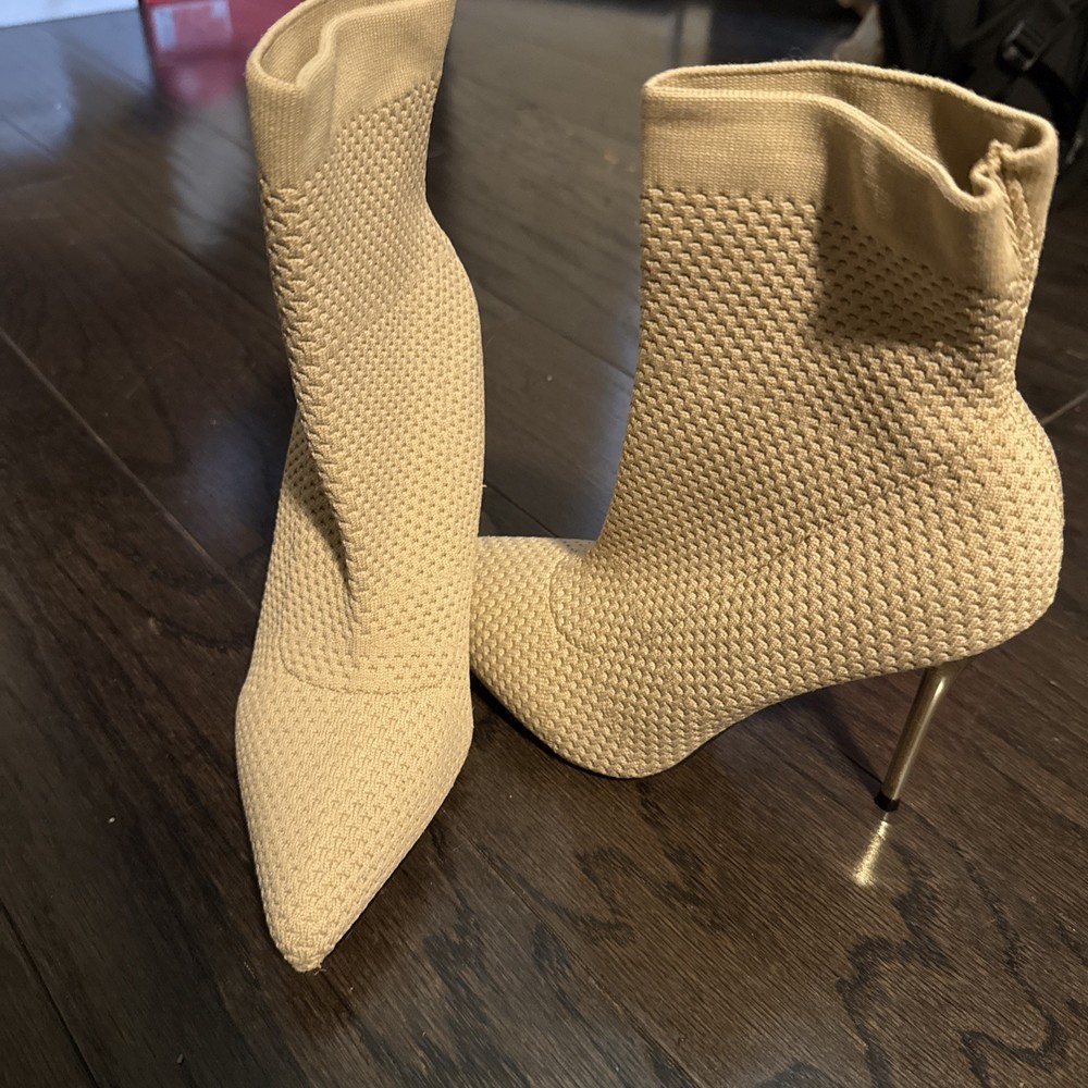 Tan/Beige ankle Boots. Gold heel. Size 36/ Women’s 5.5. Worn , Excellent Condit.