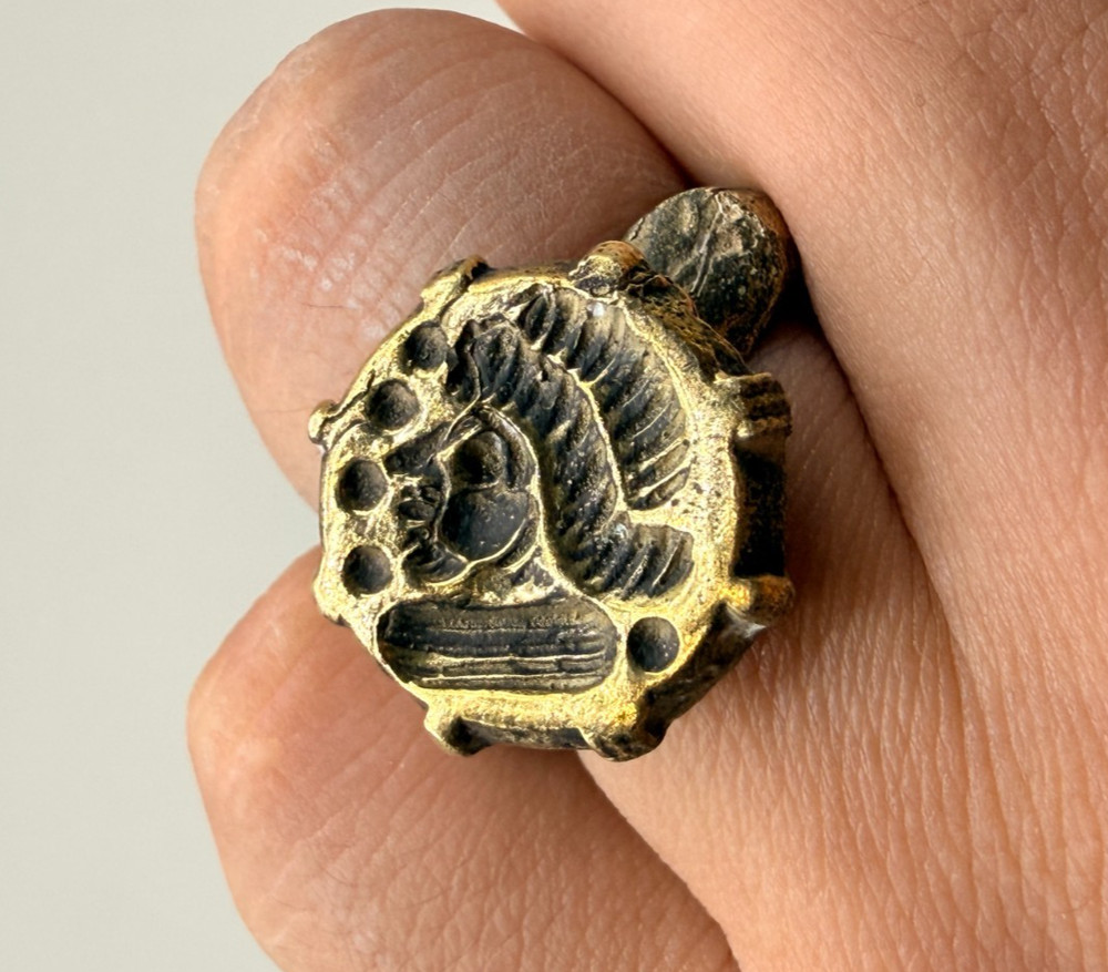 Ancient Roman intaglio Solid Bronze Signet Seal Stamp Rare Ring