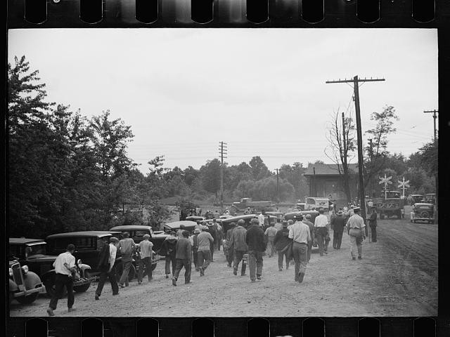 Photo:Greenbelt Maryland 1936 Workmen Construction Crowd Road Scene