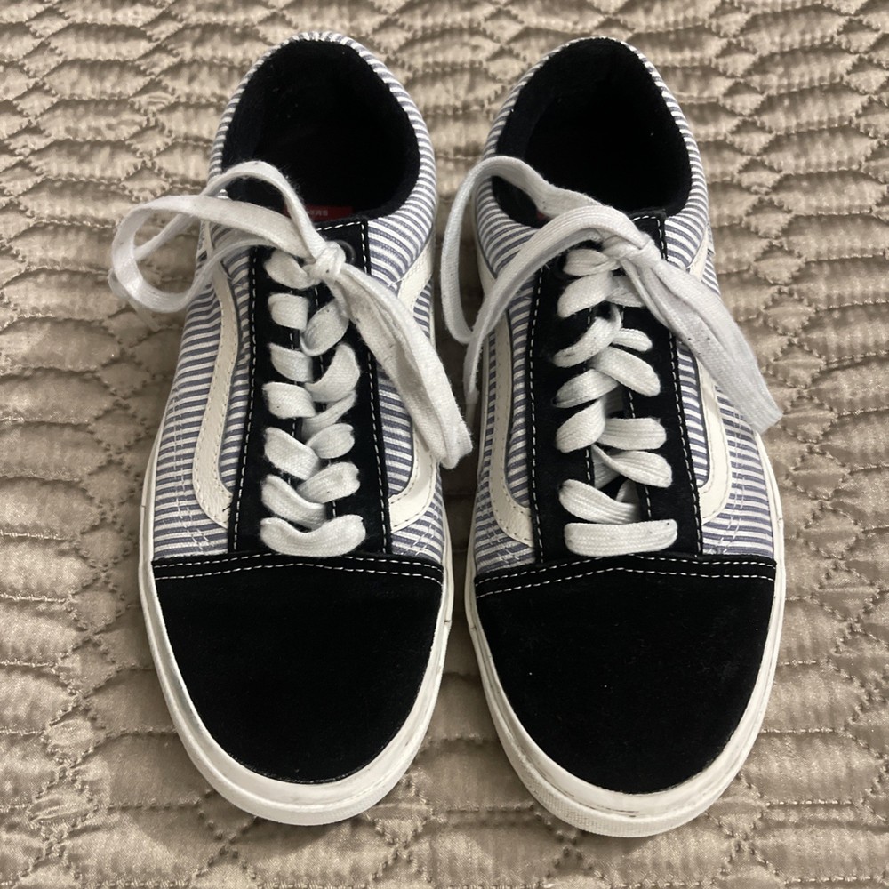 VANS Off the Wall Unisex Shoes.  M5.5/W7.  Black /gray Canvas.  Great Condition.
