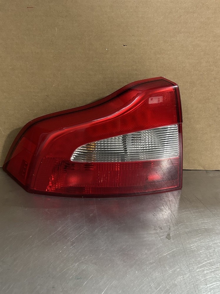 2007-2013 Volvo S80 RH Passenger Side Tail Light OEM 601