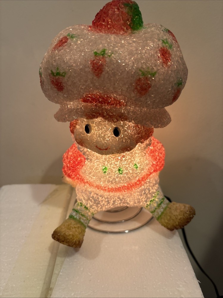 VTG 80s Strawberry Shortcake Lamp Plastic Popcorn Light Spring Stand