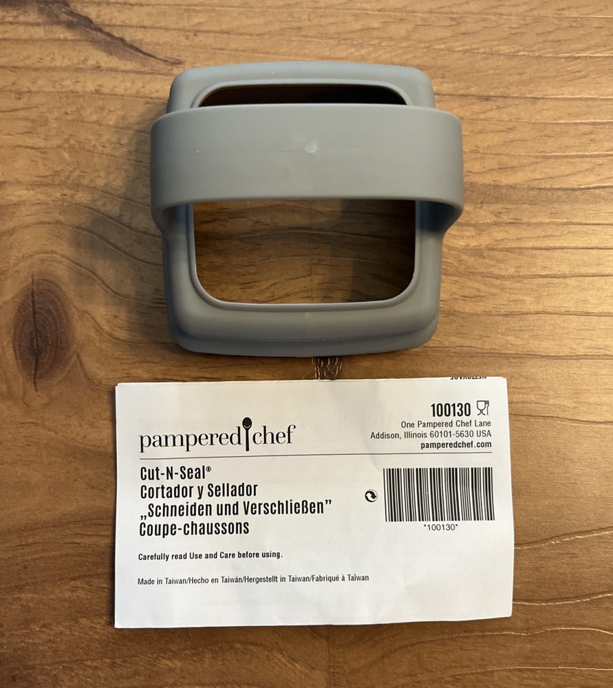 Pampered Chef Cut N Seal # 100130 Crustless Sandwich Appetizer Maker Plastic