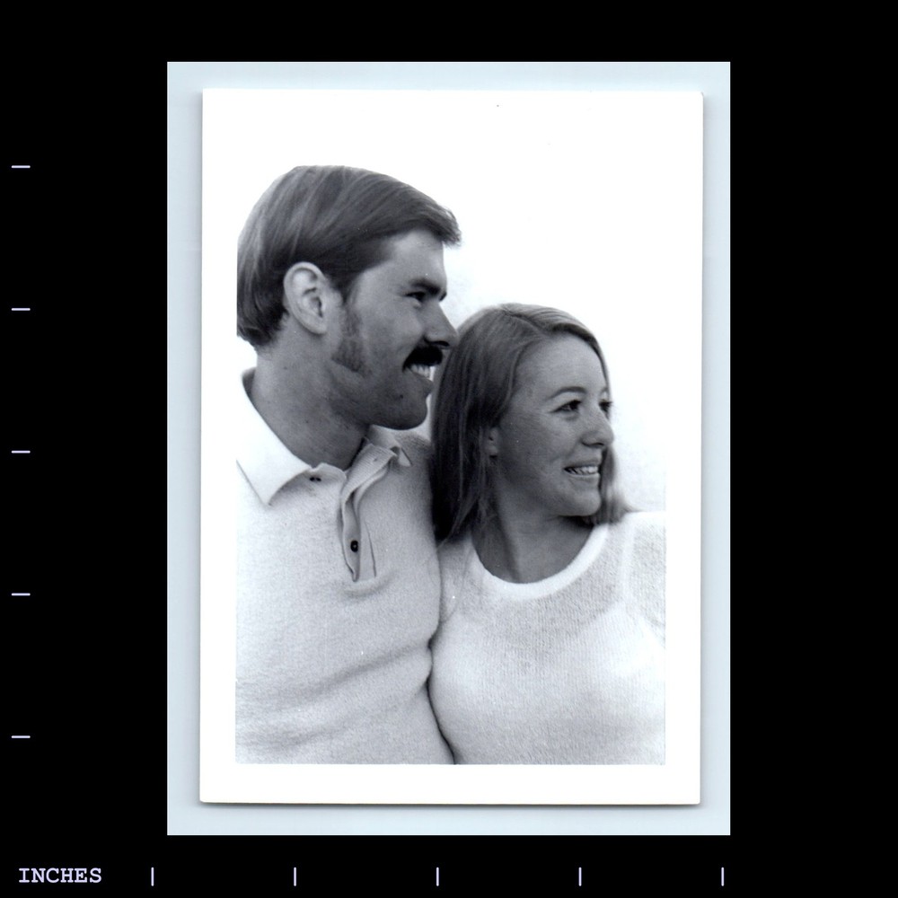 Vintage Photo CANDID PORTRAIT MAN WOMAN COUPLE SMILING