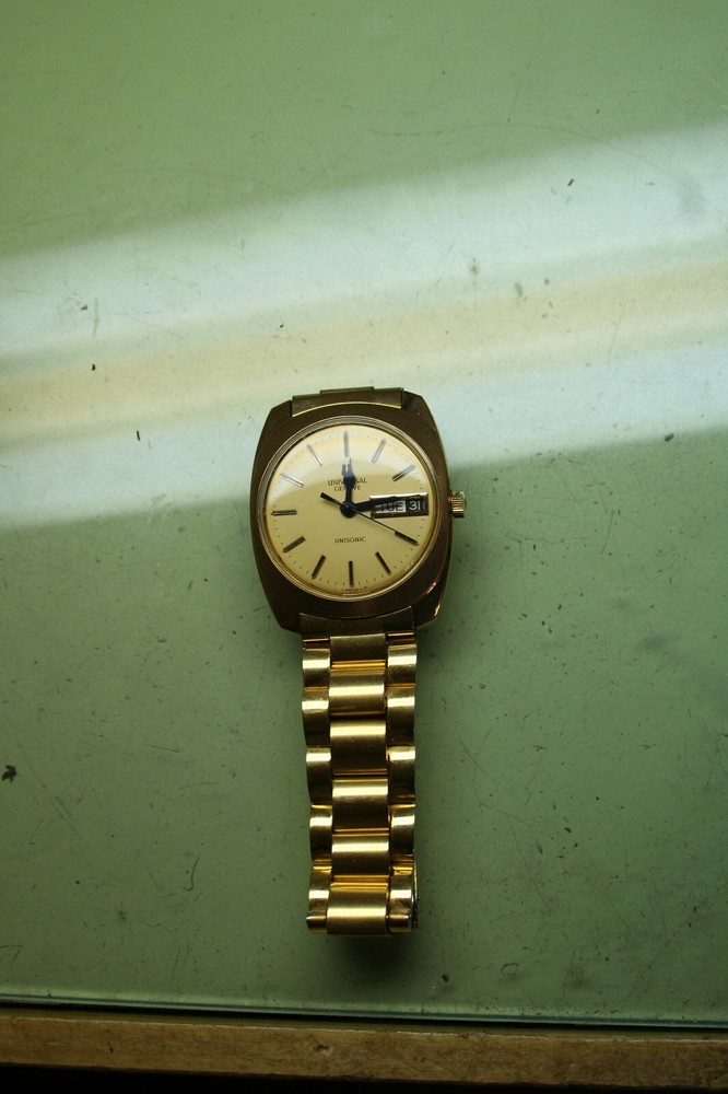 Gts Universal Geneve Unisonic Tuning-fork Wrist Watch Day/Date