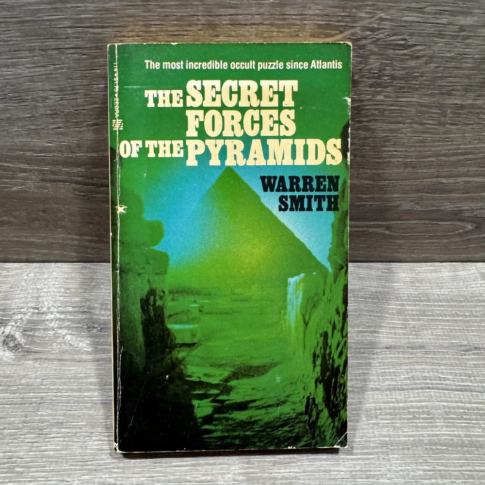 Vintage THE SECRET FORCES OF THE PYRAMIDS Warren Smith Books Green PB USA 1975
