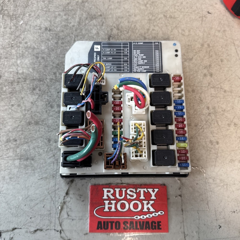 2008 Nissan versa IPDM Engine Fuse Box PP-T30-M10