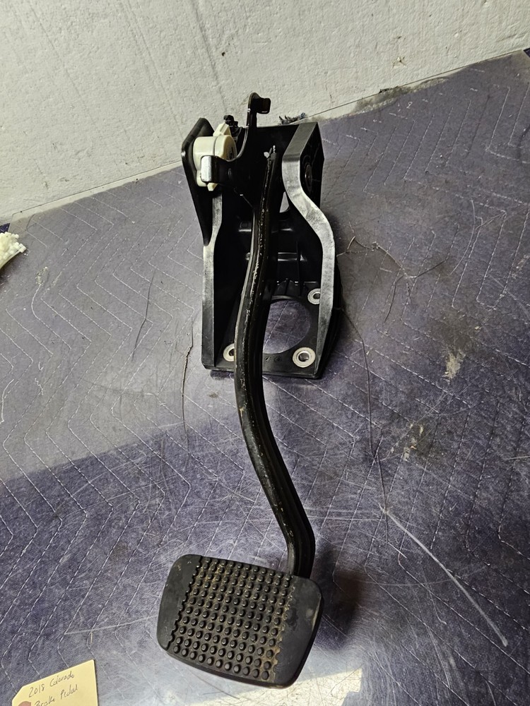 2015-2022 Chevrolet Colorado Brake Pedal Assembly OEM 23326809