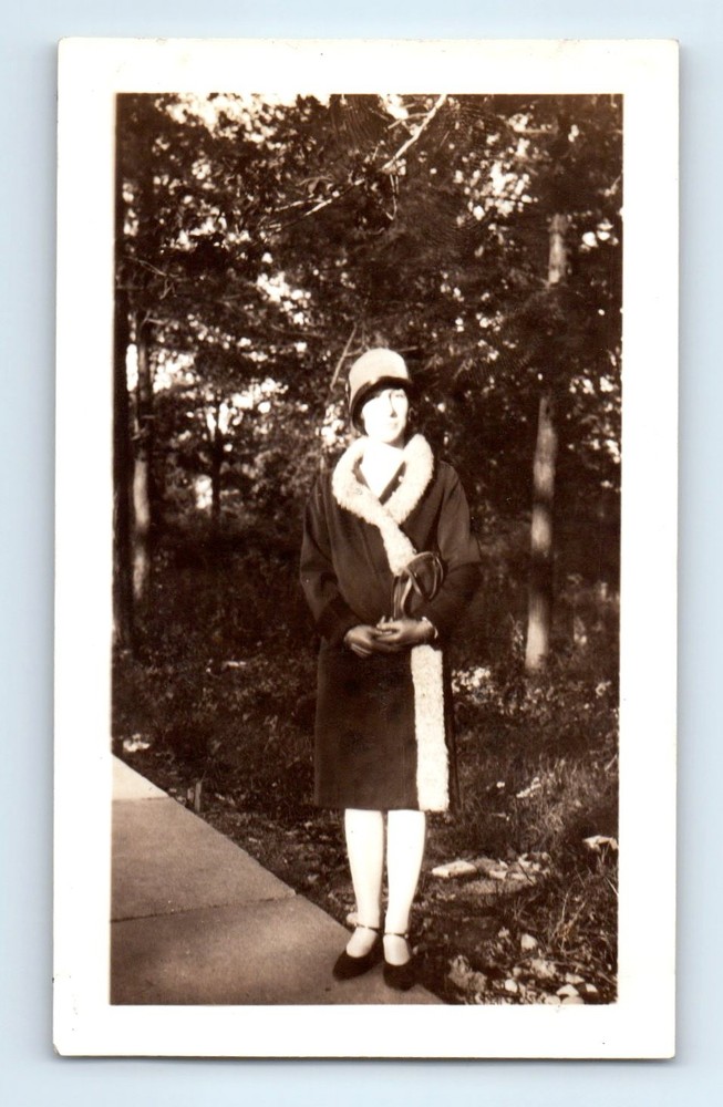 Old Vintage Photo SOLO LEGGY WOMAN FLAPPER ERA HAT BEAR MOUNTAIN 1928