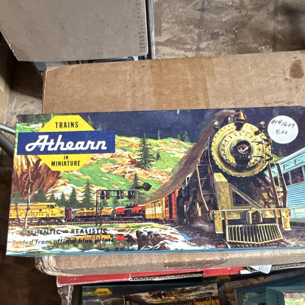 Athearn Railway Express Agency HO 40' Reefer Green Analog DC MPN 1609