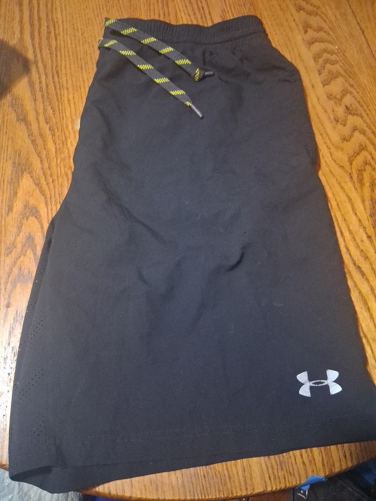 Mens Under Armour X- Large Black Shorts
