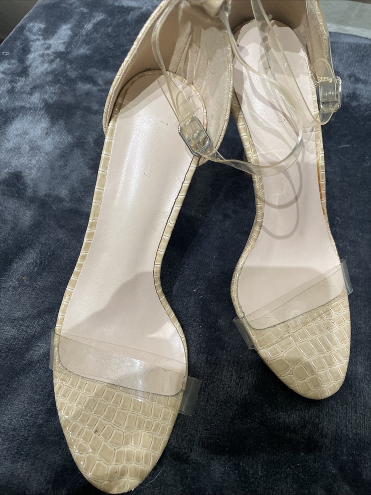 Woman’s Nude Croc Heels Size 5.5- Stylish Textured Dress Shoes.