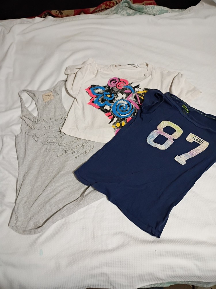 Lot Of 3 Women Shirts 2 Smalls And 1 One Size Aroedynamics, Hollister,Aero
