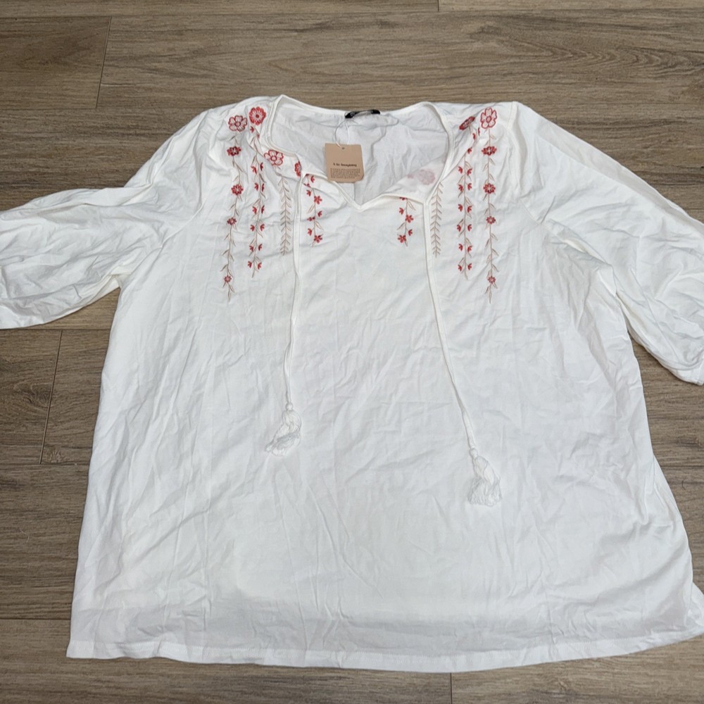 White Bloomchic Shirt Size 26 Featuring Red Floral Design