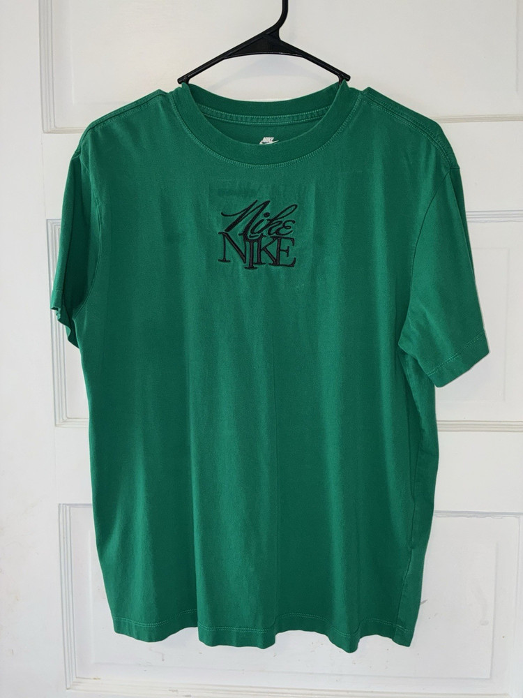 Nike /Nike Tee Loose Fit Green Embroidered Logo Short Sleeve women’s T-Shirt S