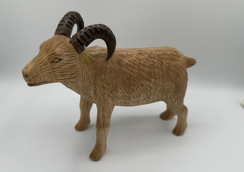 Vintage Hand Carved Wooden Big Horn Goat /Ram, 6x8