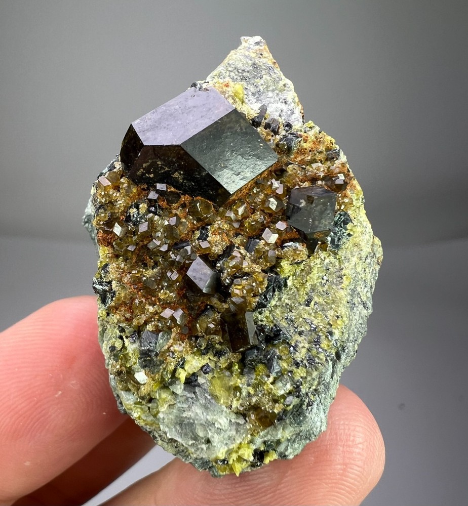 245 CT Garnet Crystals on Matrix from Nangarhar Afghanistan Z6