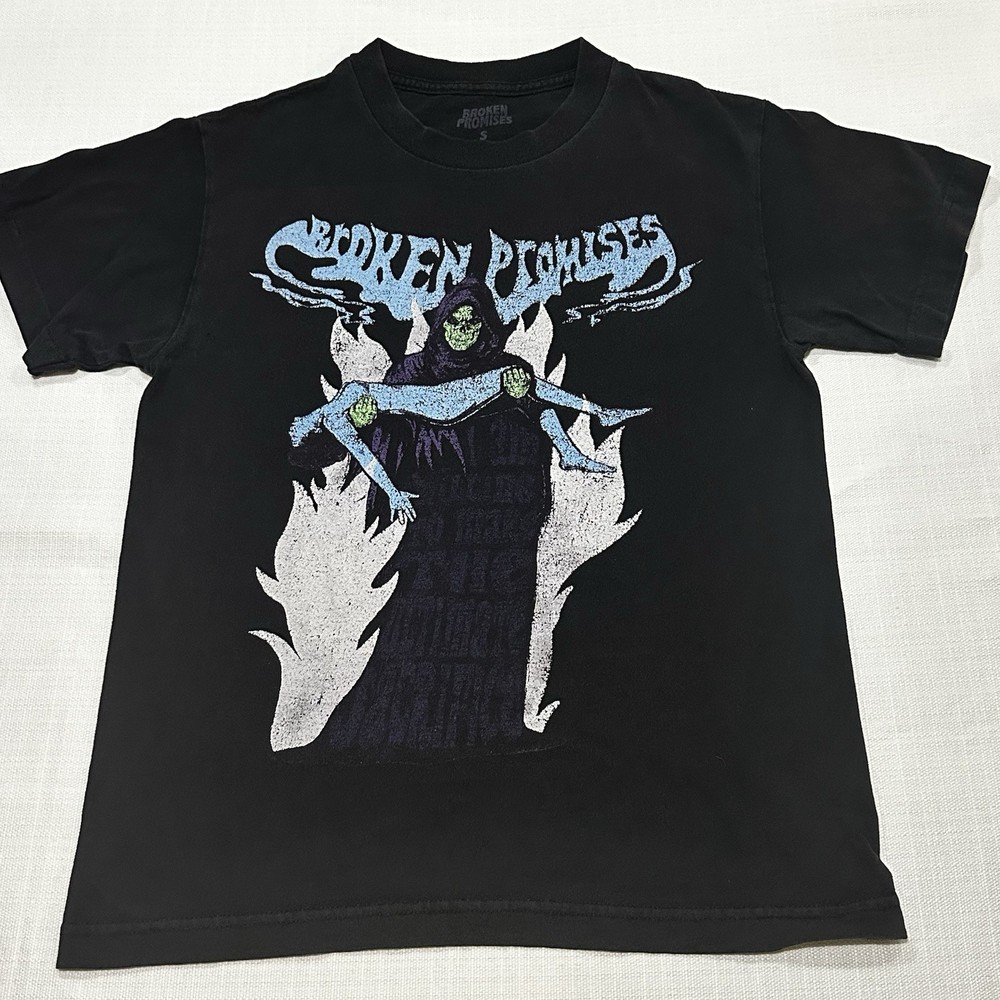 Broken Promises Graphic T-shirt Black Size S