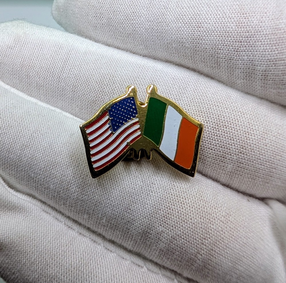 Crossed US American and Irish Ireland Flag Friendship Heritage Lapel Pin