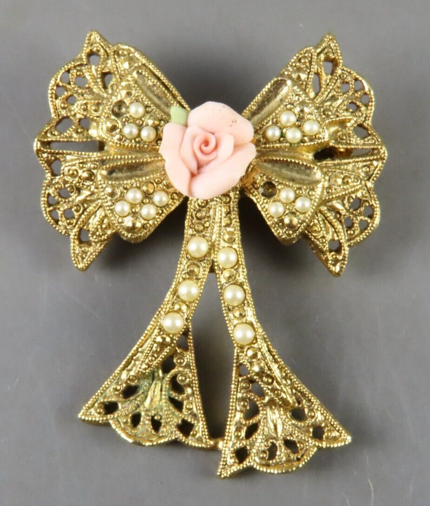 VTG 1928 BROOCH PIN Gold Filigree Ribbon Bow PINK PORCELAIN ROSE Seed Pearls