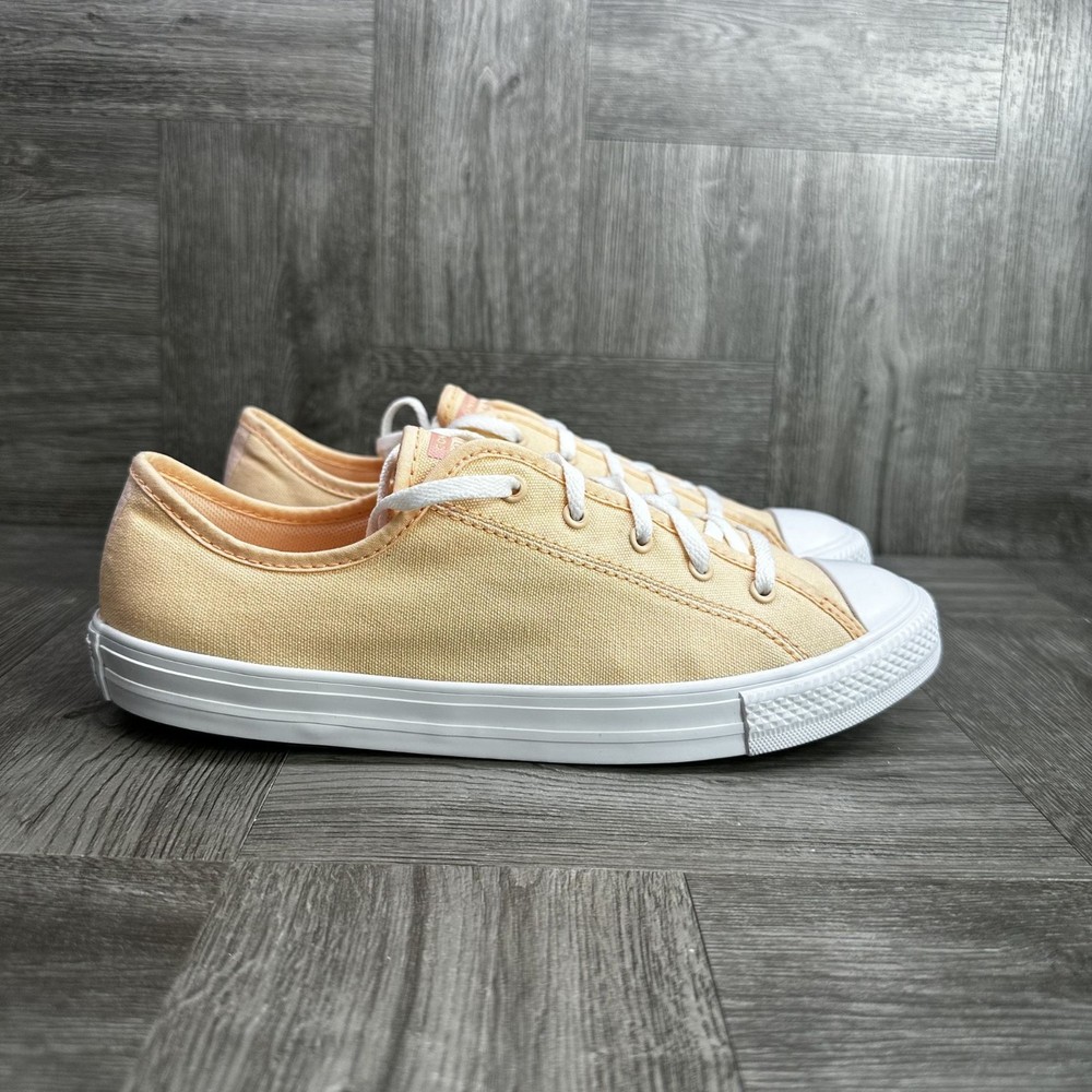 Converse All Star Women's size 10 Peach Canvas Casual Shoes