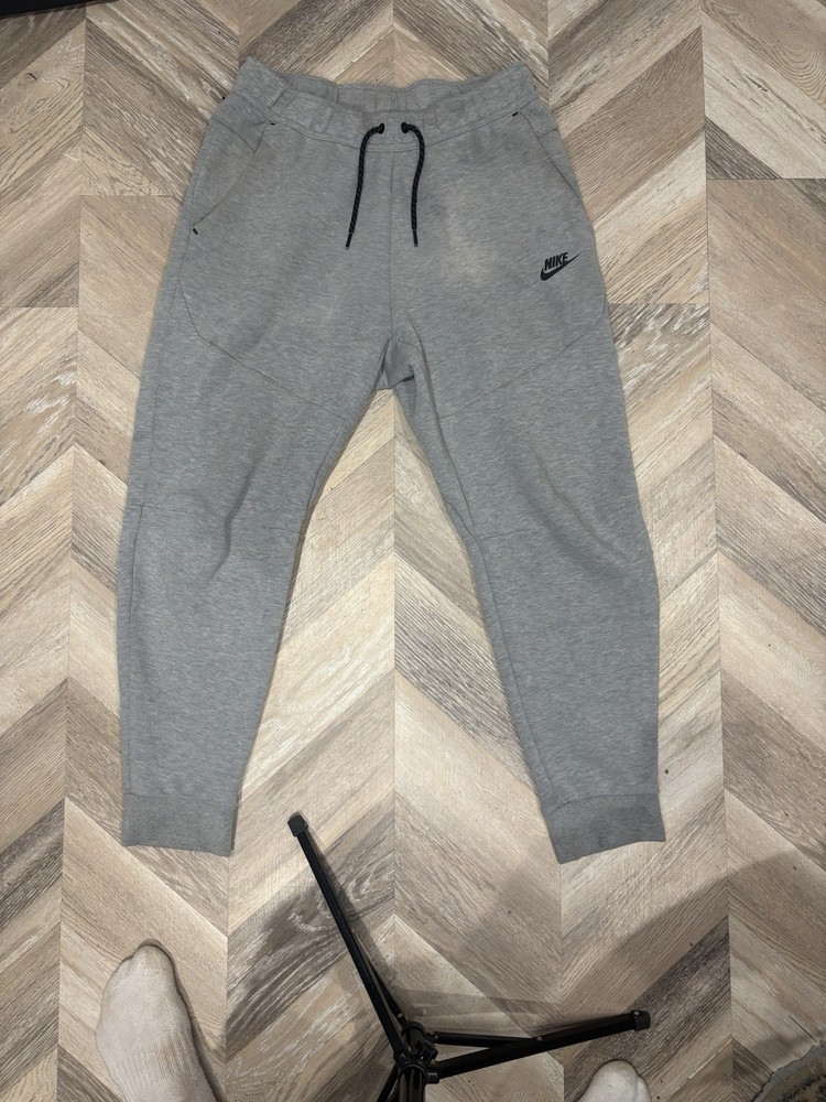 Nike Tech Sweatpants Mens Medium Gray Fleece Joggers Zip Pocket Logo CU4495-063