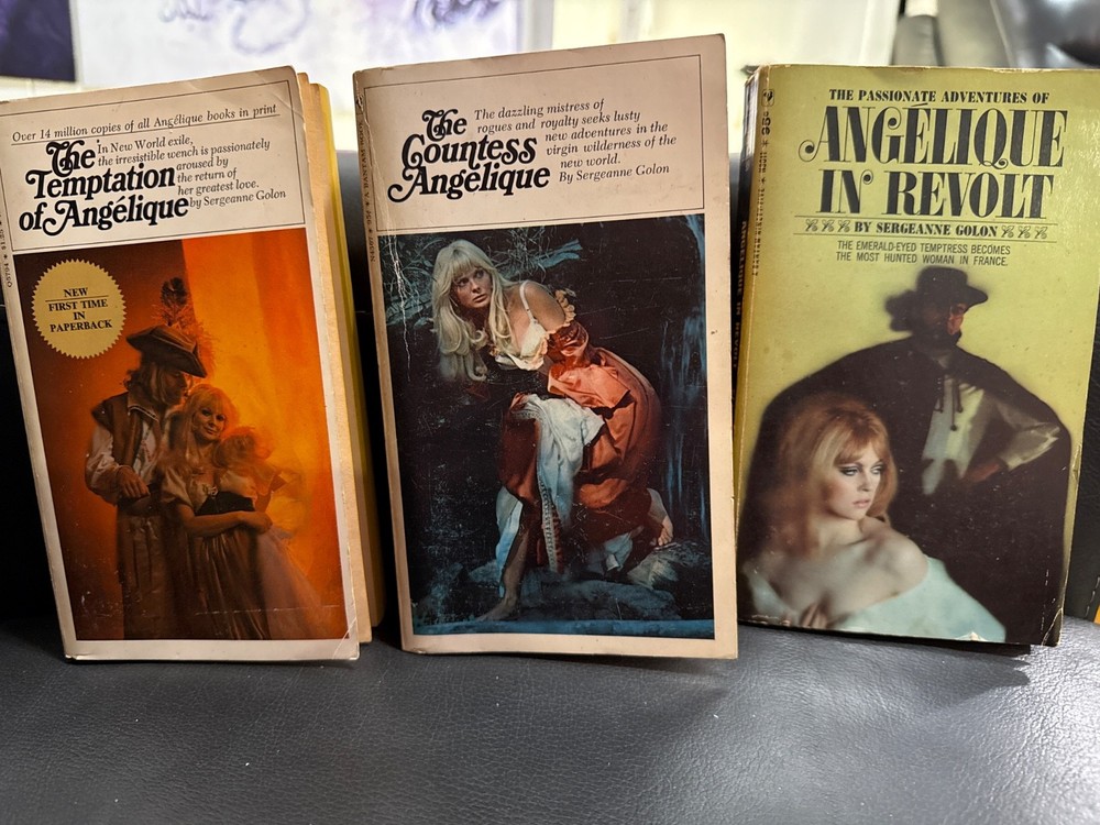 Vintage Angélique Series Paperbacks by Sergeanne Golon (Bantam) - Lot of 3 - VER