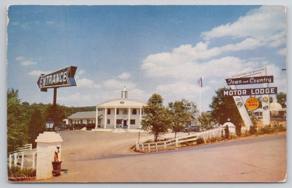 Vintage Town and Country Motor Lodge Charlottesville VA Postcard Spectra-Color