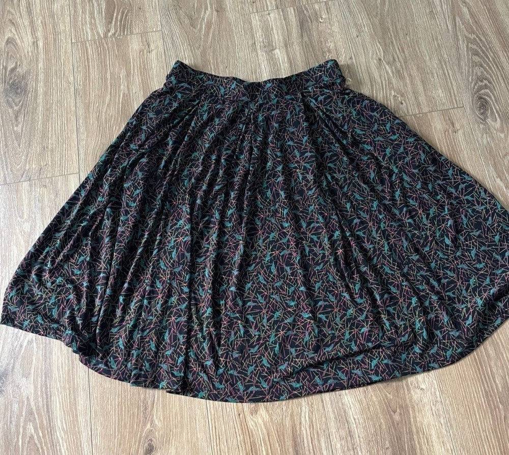LuLaRoe Madison Womens Pleated A-Line Skirt Black Red Green Size M Pockets
