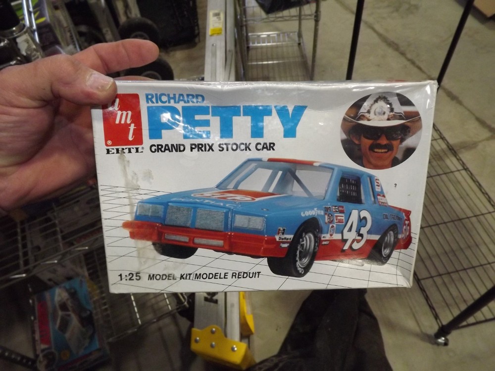 AMT Richard Petty grand prix stock car Model KIT NIB sealed